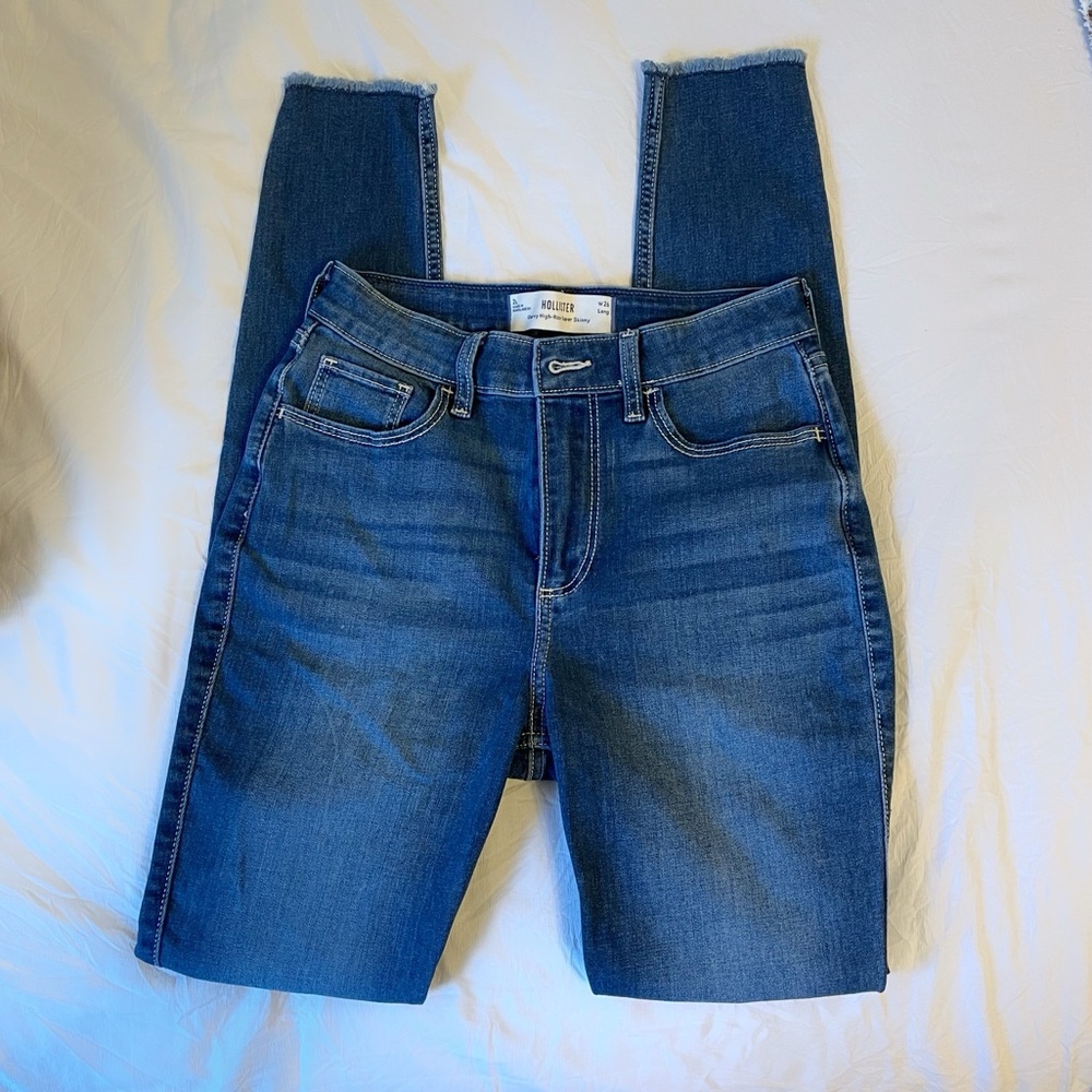 Hollister Curvy High rise super skinny jeans. 2L